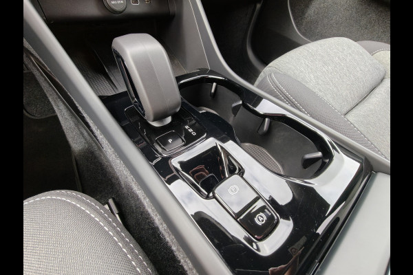 Volvo XC40 B3 177PK Automaat Plus Dark | H&K | Elektr. Stoelen | Verw. voorstoelen | ACC | 19'' |