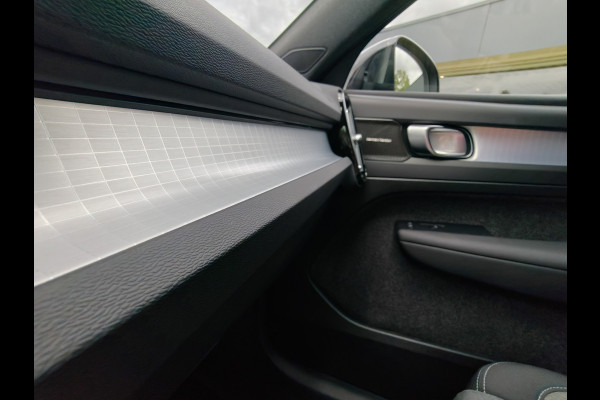 Volvo XC40 B3 177PK Automaat Plus Dark | H&K | Elektr. Stoelen | Verw. voorstoelen | ACC | 19'' |