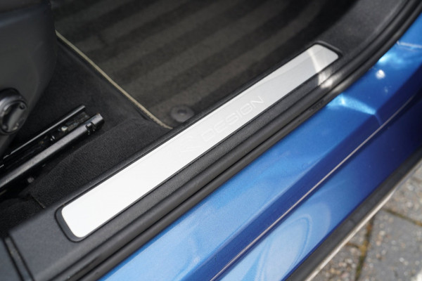 Volvo S60 2.0 T4 R-Design | Luxe R-design stoelen | Trekhaak | Memory stoelen | Camera | Carplay