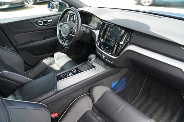 Volvo S60 2.0 T4 R-Design | Luxe R-design stoelen | Trekhaak | Memory stoelen | Camera | Carplay