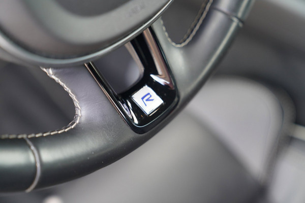 Volvo S60 2.0 T4 R-Design | Luxe R-design stoelen | Trekhaak | Memory stoelen | Camera | Carplay