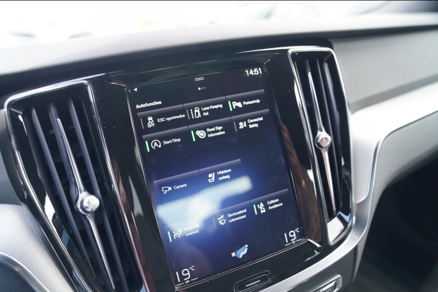 Volvo S60 2.0 T4 R-Design | Luxe R-design stoelen | Trekhaak | Memory stoelen | Camera | Carplay