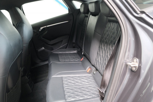 Audi A3 Limousine 35 TFSI S-Edition - Automaat - Airco, Cruise, Carplay, Lederen bekleding, Virtual Display, Stoelverwarming.