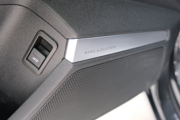 Audi A3 Limousine 35 TFSI S-Edition - Automaat - Airco, Cruise, Carplay, Lederen bekleding, Virtual Display, Stoelverwarming.