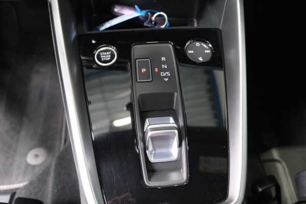 Audi A3 Limousine 35 TFSI S-Edition - Automaat - Airco, Cruise, Carplay, Lederen bekleding, Virtual Display, Stoelverwarming.