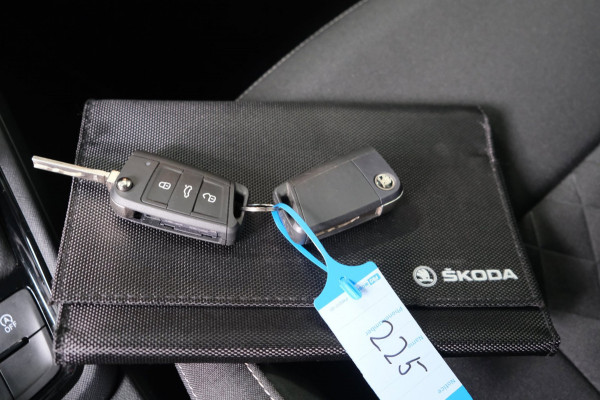 Škoda SCALA 1.0 TSI Sport Business - N.A.P. Airco, Cruise, Carplay, Virtual display.