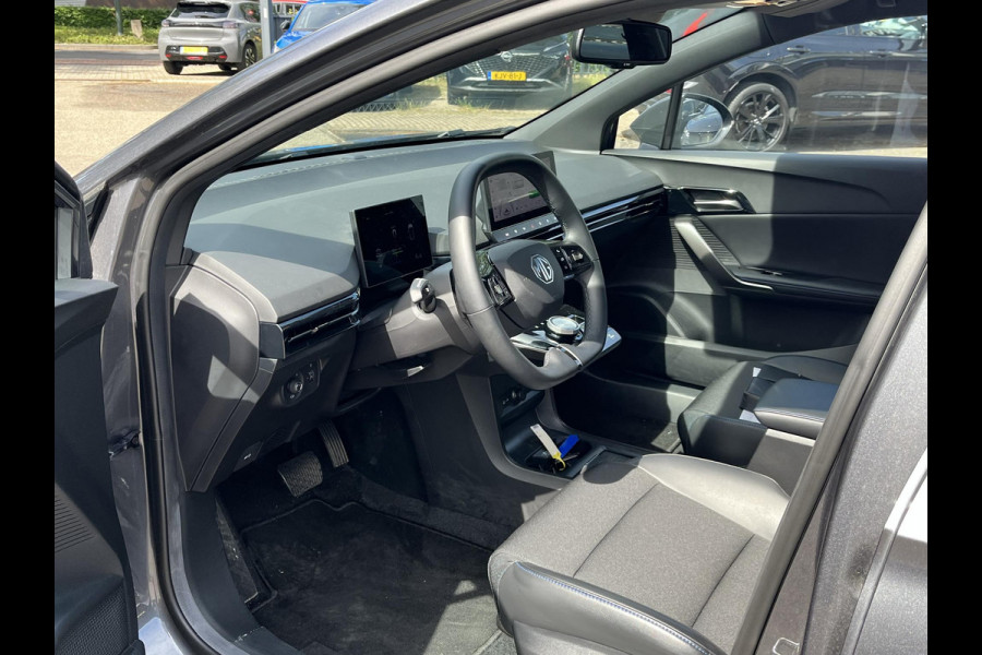 MG4 MG4 Electric Luxury 64 kWh SOH 97%|360 CAMERA| 7 JAAR MG GARANTIE T/M 02-2031| ELEK. STOEL| DODE HOEK SENSOR| STOEL + STUURVERWARMING| ADAPTIVE CRUISE CONTROL