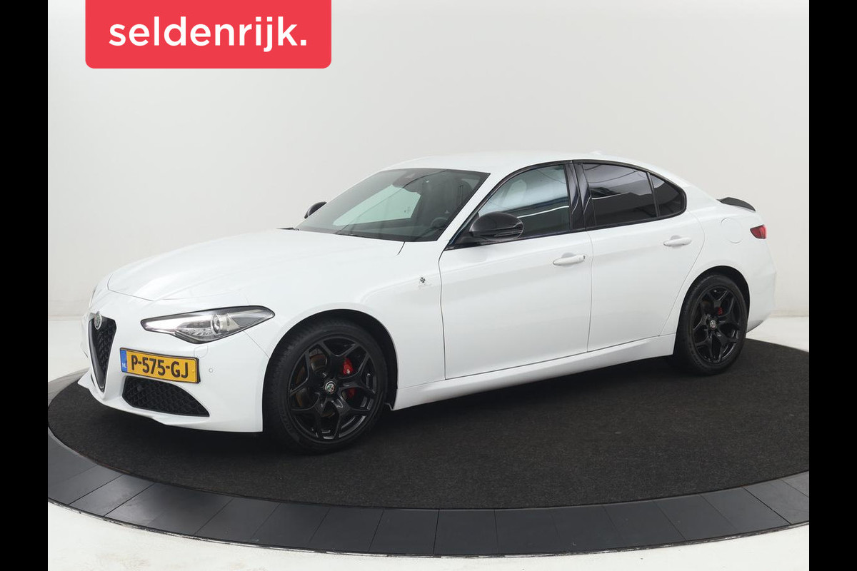 Alfa Romeo Giulia 2.0T Sprint | Veloce Pack | Leder | Adaptive cruise | Stoel & stuurverwarming | Trekhaak | Camera | Sportstoelen | Keyless | Carplay | Bi-Xenon | Climate control | Navigatie