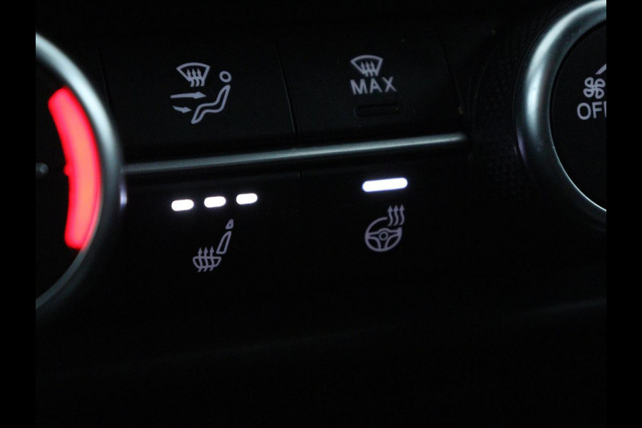 Alfa Romeo Giulia 2.0T Sprint | Veloce Pack | Leder | Adaptive cruise | Stoel & stuurverwarming | Trekhaak | Camera | Sportstoelen | Keyless | Carplay | Bi-Xenon | Climate control | Navigatie