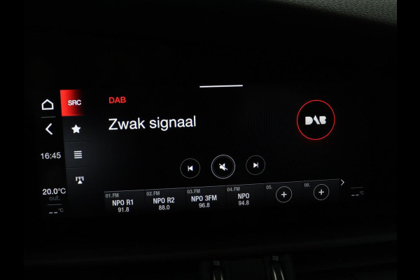 Alfa Romeo Giulia 2.0T Sprint | Veloce Pack | Leder | Adaptive cruise | Stoel & stuurverwarming | Trekhaak | Camera | Sportstoelen | Keyless | Carplay | Bi-Xenon | Climate control | Navigatie