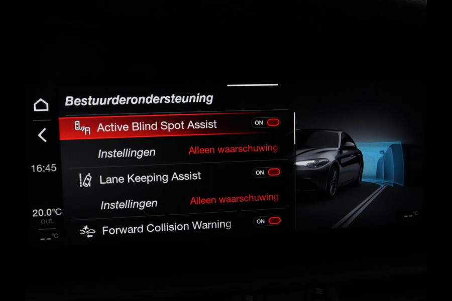 Alfa Romeo Giulia 2.0T Sprint | Veloce Pack | Leder | Adaptive cruise | Stoel & stuurverwarming | Trekhaak | Camera | Sportstoelen | Keyless | Carplay | Bi-Xenon | Climate control | Navigatie