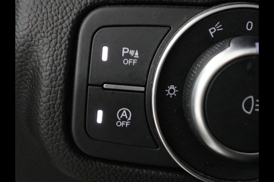 Alfa Romeo Giulia 2.0T Sprint | Veloce Pack | Leder | Adaptive cruise | Stoel & stuurverwarming | Trekhaak | Camera | Sportstoelen | Keyless | Carplay | Bi-Xenon | Climate control | Navigatie