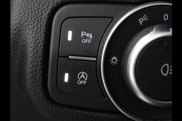 Alfa Romeo Giulia 2.0T Sprint | Veloce Pack | Leder | Adaptive cruise | Stoel & stuurverwarming | Trekhaak | Camera | Sportstoelen | Keyless | Carplay | Bi-Xenon | Climate control | Navigatie