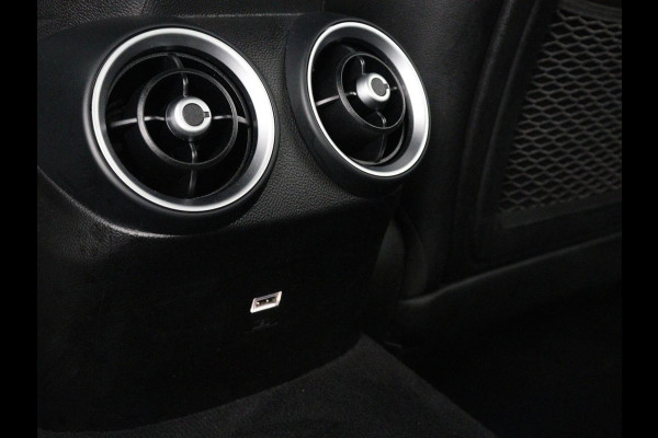 Alfa Romeo Giulia 2.0T Sprint | Veloce Pack | Leder | Adaptive cruise | Stoel & stuurverwarming | Trekhaak | Camera | Sportstoelen | Keyless | Carplay | Bi-Xenon | Climate control | Navigatie