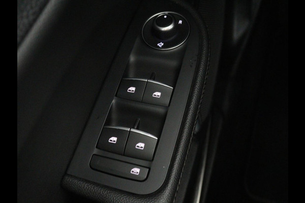 Alfa Romeo Giulia 2.0T Sprint | Veloce Pack | Leder | Adaptive cruise | Stoel & stuurverwarming | Trekhaak | Camera | Sportstoelen | Keyless | Carplay | Bi-Xenon | Climate control | Navigatie