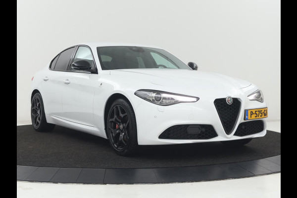 Alfa Romeo Giulia 2.0T Sprint | Veloce Pack | Leder | Adaptive cruise | Stoel & stuurverwarming | Trekhaak | Camera | Sportstoelen | Keyless | Carplay | Bi-Xenon | Climate control | Navigatie
