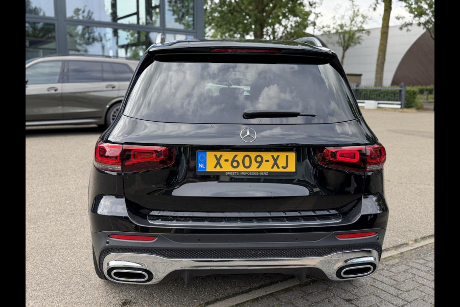 Mercedes-Benz Glb 200 Business Solution AMG PANORAMADAK | SFEERVERLICHTING | ELEKTRISCHE TREKHAAK | CAMERA | STOELVERWARMING | MERCEDES-DEALER ONDERHOUDEN | MERCEDES GARANTIE T/M 05-2028