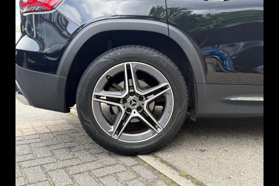 Mercedes-Benz Glb 200 Business Solution AMG PANORAMADAK | SFEERVERLICHTING | ELEKTRISCHE TREKHAAK | CAMERA | STOELVERWARMING | MERCEDES-DEALER ONDERHOUDEN | MERCEDES GARANTIE T/M 05-2028