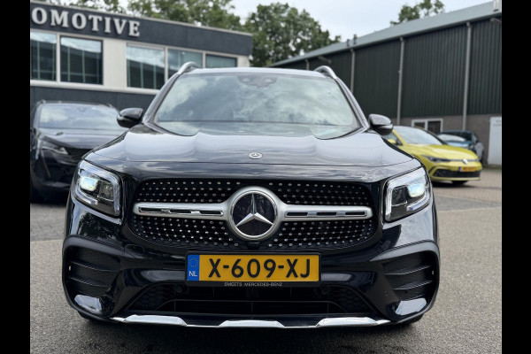 Mercedes-Benz Glb 200 Business Solution AMG PANORAMADAK | SFEERVERLICHTING | ELEKTRISCHE TREKHAAK | CAMERA | STOELVERWARMING | MERCEDES-DEALER ONDERHOUDEN | MERCEDES GARANTIE T/M 05-2028