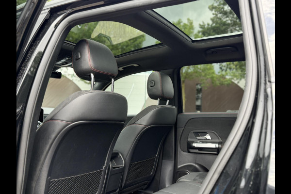 Mercedes-Benz Glb 200 Business Solution AMG PANORAMADAK | SFEERVERLICHTING | ELEKTRISCHE TREKHAAK | CAMERA | STOELVERWARMING | MERCEDES-DEALER ONDERHOUDEN | MERCEDES GARANTIE T/M 05-2028