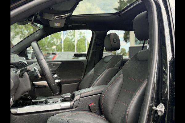 Mercedes-Benz Glb 200 Business Solution AMG PANORAMADAK | SFEERVERLICHTING | ELEKTRISCHE TREKHAAK | CAMERA | STOELVERWARMING | MERCEDES-DEALER ONDERHOUDEN | MERCEDES GARANTIE T/M 05-2028