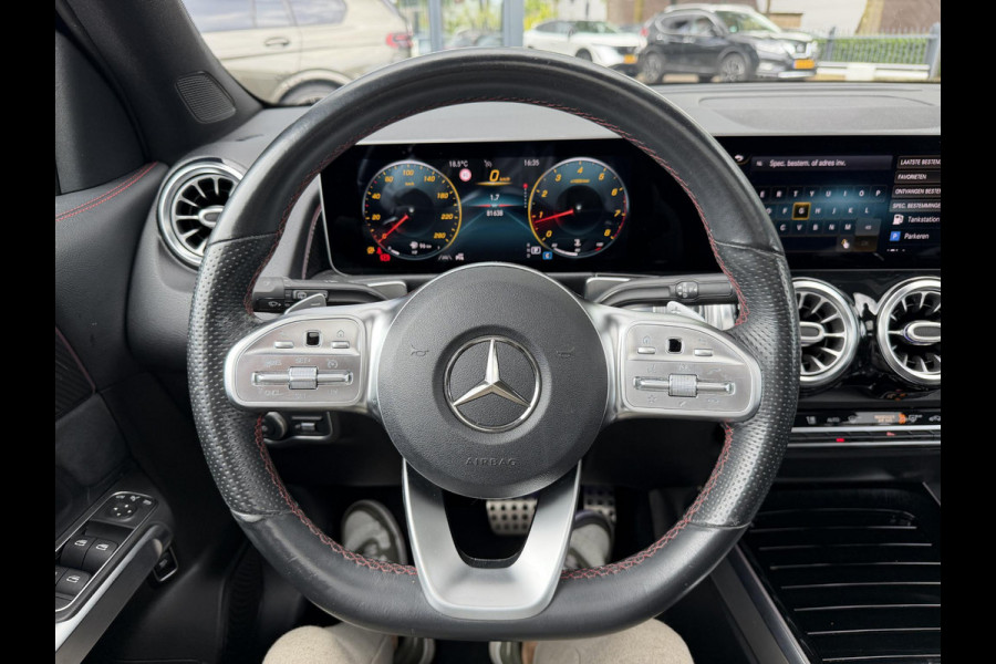 Mercedes-Benz Glb 200 Business Solution AMG PANORAMADAK | SFEERVERLICHTING | ELEKTRISCHE TREKHAAK | CAMERA | STOELVERWARMING | MERCEDES-DEALER ONDERHOUDEN | MERCEDES GARANTIE T/M 05-2028
