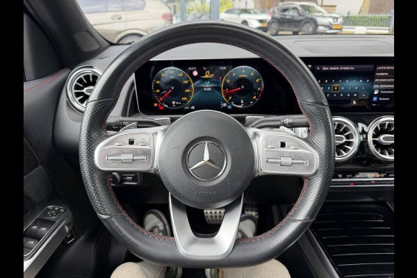 Mercedes-Benz Glb 200 Business Solution AMG PANORAMADAK | SFEERVERLICHTING | ELEKTRISCHE TREKHAAK | CAMERA | STOELVERWARMING | MERCEDES-DEALER ONDERHOUDEN | MERCEDES GARANTIE T/M 05-2028