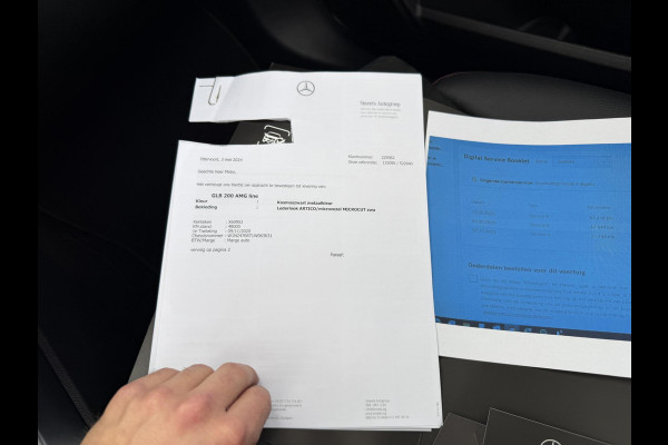 Mercedes-Benz Glb 200 Business Solution AMG PANORAMADAK | SFEERVERLICHTING | ELEKTRISCHE TREKHAAK | CAMERA | STOELVERWARMING | MERCEDES-DEALER ONDERHOUDEN | MERCEDES GARANTIE T/M 05-2028