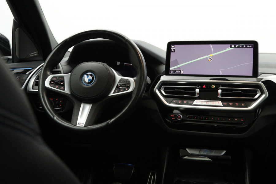 BMW iX3 High Executive 80 kWh 286 PK, SOH 99 %, Panoramadak, Driving Ass. Prof, 360 Camera, Head-Up, Carplay