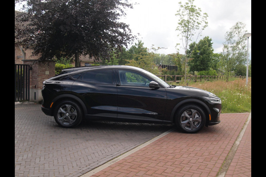 Ford Mustang Mach-E Extended RWD 98 kWh | SOH 94% | Camera | Apple Carplay | Cruise Control | NL-Auto |