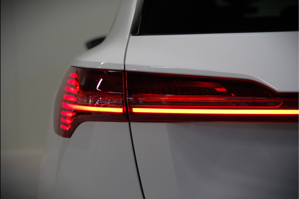 Audi e-tron e-tron 50 quattro Launch edition Black 71 kWh | Black Edition | Panoramadak | Memory Seat | Luchtvering | Adaptive Cruise Control | Keyless | Matrix LED | Stoelverwarming | NAP | SOH 92,28%