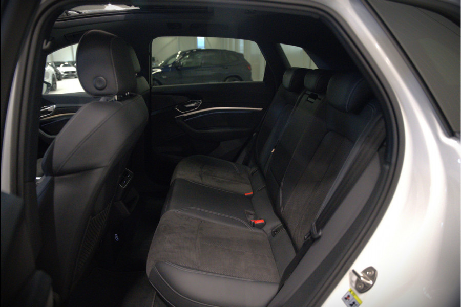 Audi e-tron e-tron 50 quattro Launch edition Black 71 kWh | Black Edition | Panoramadak | Memory Seat | Luchtvering | Adaptive Cruise Control | Keyless | Matrix LED | Stoelverwarming | NAP | SOH 92,28%