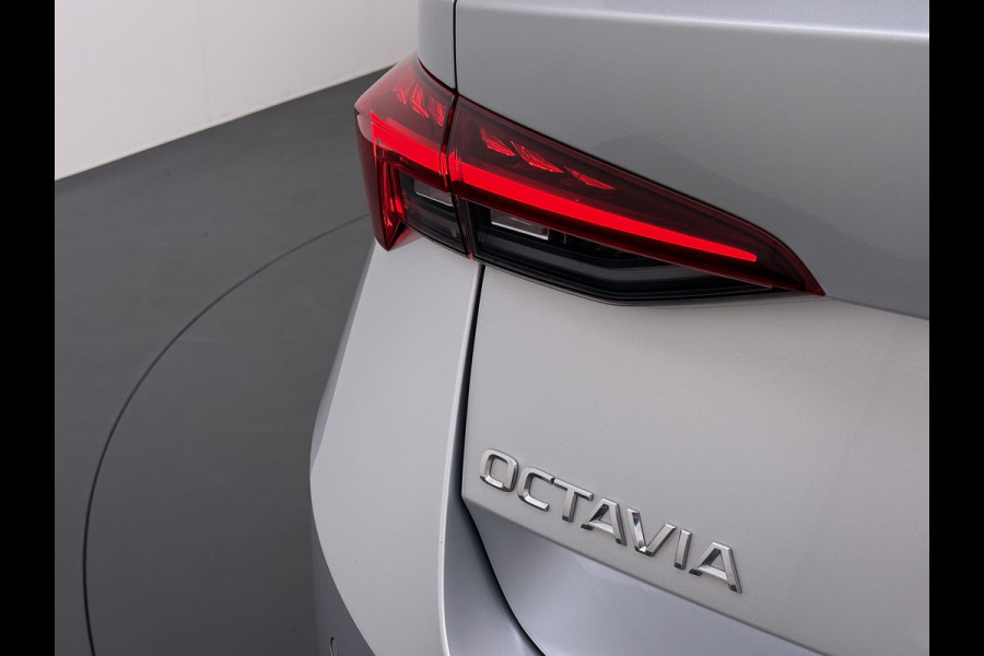 Škoda Octavia Combi 1.4TSI 245PK Automaat iV PHEV Hybride Adap.Cruise Stoelverwarming Navi 3-Zone Ecc Apple Carplay Android Auto Pdc Business  Elek.Achterklep Keyless advanced Lmv 18" Voorruitverwarming Led DAB 1e Eigenaar Origineel Nederlandse Auto