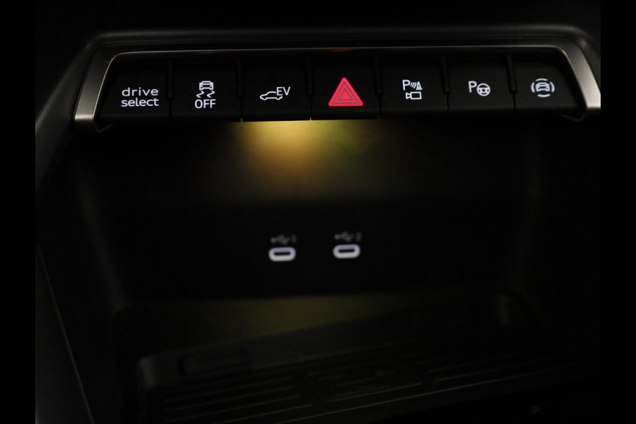 Audi A3 Sportback 40 TFSI e S edition 204 pk S-tronic | Verlengde garantie | Navigatie | Parkeersensoren (Park assist) | Achteruitrijcamera | Adaptieve cruise control | Stoelverwarming | S-Line |