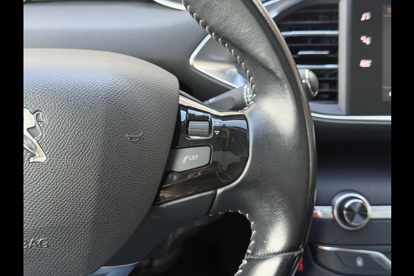 Peugeot 308 SW 1.2 PureTech Blue Lease Executive 2e Eigenaar|Navi|Clima|Cruise|Pano|Trekhaak|Carplay|PDC V+A|D-riem vv in2024|N.A.P|APK tot 04-2027