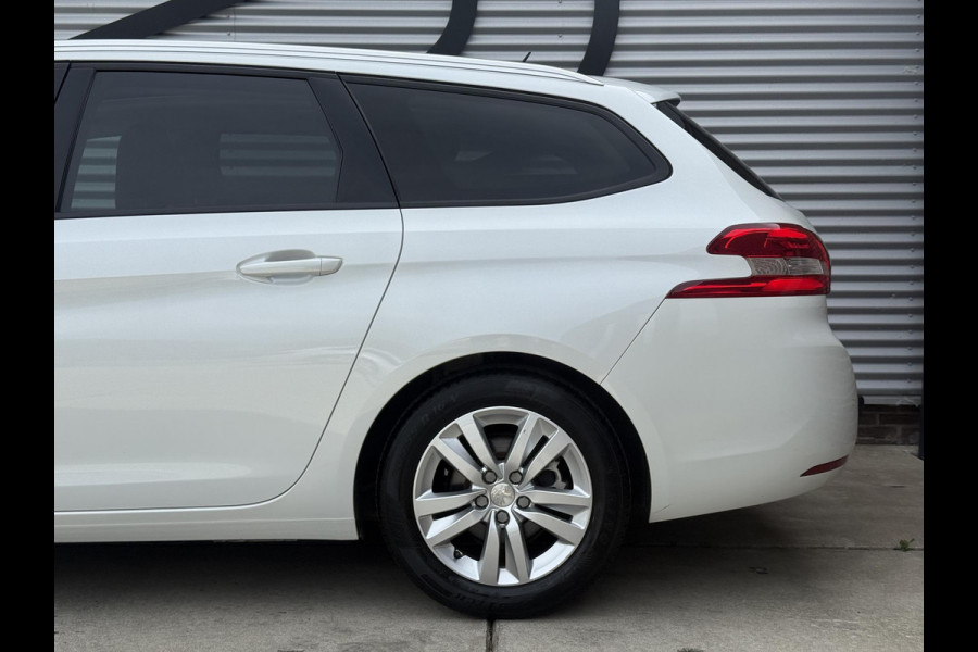 Peugeot 308 SW 1.2 PureTech Blue Lease Executive 2e Eigenaar|Navi|Clima|Cruise|Pano|Trekhaak|Carplay|PDC V+A|D-riem vv in2024|N.A.P|APK tot 04-2027