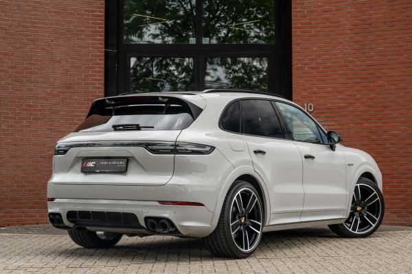 Porsche Cayenne 3.0 E-Hybrid Platinum Edition 4-Wielsturing VOLL