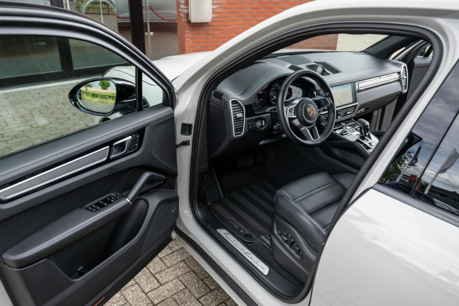 Porsche Cayenne 3.0 E-Hybrid Platinum Edition 4-Wielsturing VOLL