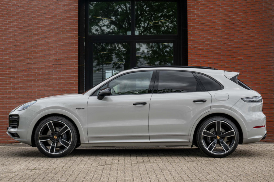 Porsche Cayenne 3.0 E-Hybrid Platinum Edition 4-Wielsturing VOLL