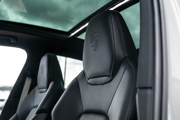 Porsche Cayenne 3.0 E-Hybrid Platinum Edition 4-Wielsturing VOLL