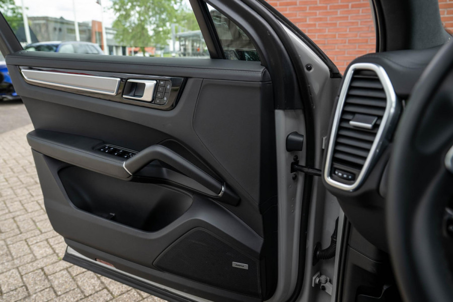 Porsche Cayenne 3.0 E-Hybrid Platinum Edition 4-Wielsturing VOLL