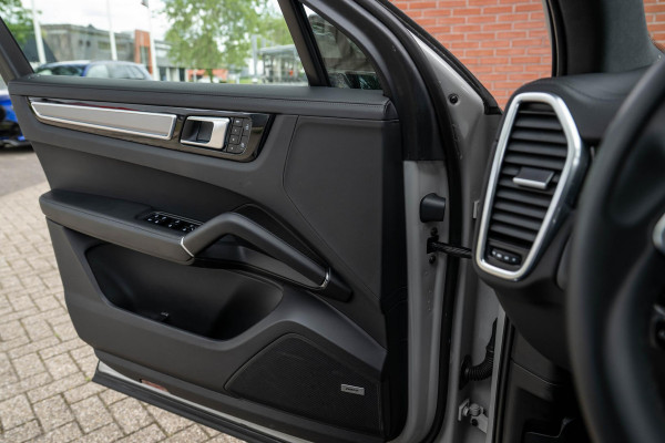 Porsche Cayenne 3.0 E-Hybrid Platinum Edition 4-Wielsturing VOLL