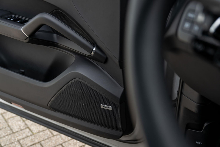 Porsche Cayenne 3.0 E-Hybrid Platinum Edition 4-Wielsturing VOLL