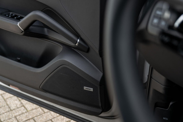 Porsche Cayenne 3.0 E-Hybrid Platinum Edition 4-Wielsturing VOLL