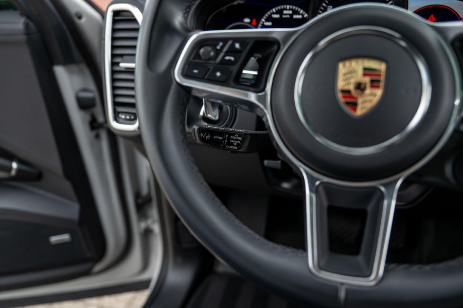 Porsche Cayenne 3.0 E-Hybrid Platinum Edition 4-Wielsturing VOLL