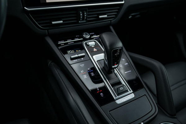 Porsche Cayenne 3.0 E-Hybrid Platinum Edition 4-Wielsturing VOLL