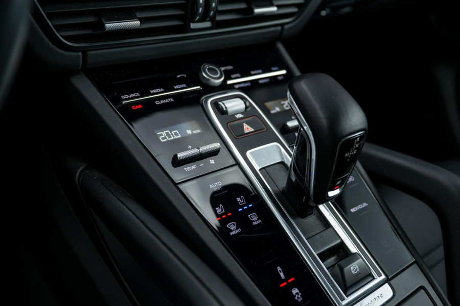 Porsche Cayenne 3.0 E-Hybrid Platinum Edition 4-Wielsturing VOLL