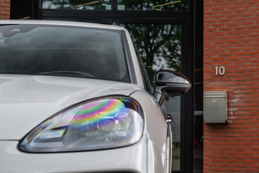 Porsche Cayenne 3.0 E-Hybrid Platinum Edition 4-Wielsturing VOLL