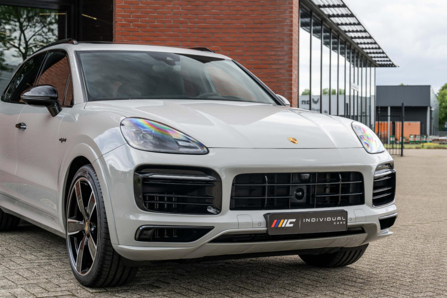 Porsche Cayenne 3.0 E-Hybrid Platinum Edition 4-Wielsturing VOLL