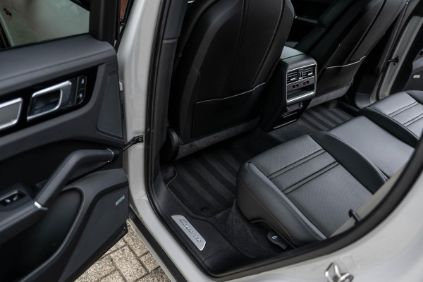 Porsche Cayenne 3.0 E-Hybrid Platinum Edition 4-Wielsturing VOLL